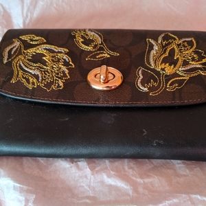 Crossbody Chain and Detachable wrist strap|